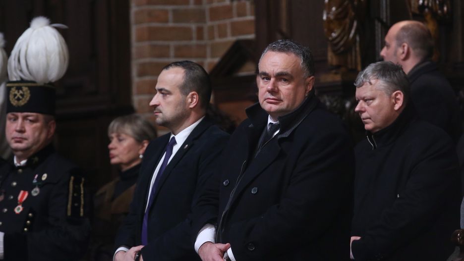 Fundacja założona przez Tomasza Sakiewicza (w środku) może stracić miliony