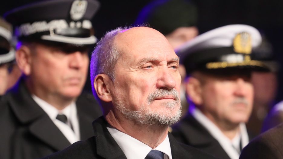 Antoni Macierewicz do perfekcji opanował metodę podgrzewania emocji wokół katastrofy smoleńskiej.