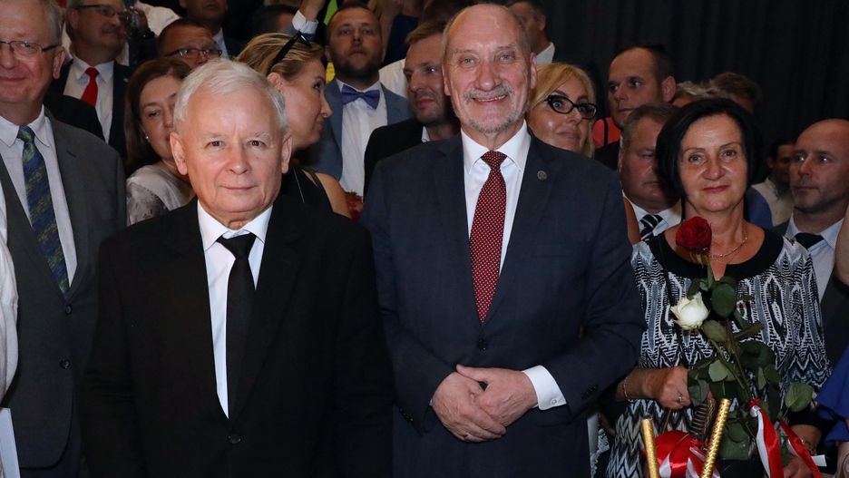 Na imprezie urodzinowej Antoniego Macierewicza nie zabrakło prezesa Jarosława Kaczyńskiego