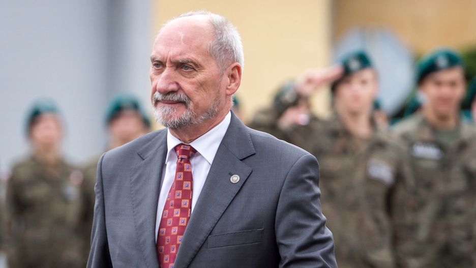 Macierewicz: musimy skoncentrować wysiłek zbrojeniowy na artylerii