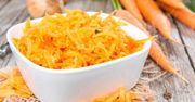 Idealna surówka z marchewki, która pasuje do każdego mięsa. Jeden składnik nadaje jej wyrazistości