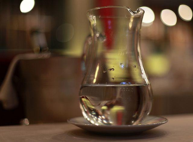 Neti pot to tradycyjne hinduskie urządzenie, które umożliwia płukania nosa.