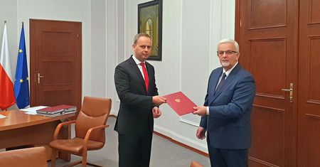 Polityk PiS przegrał wybory, ale i tak rządzi. Nominacja od premiera