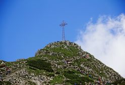 Giewont ma konkurencję. Ogromny krzyż stanął na Podkarpaciu