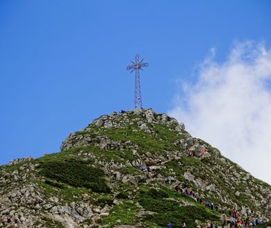 Giewont ma konkurencję. Ogromny krzyż stanął na Podkarpaciu