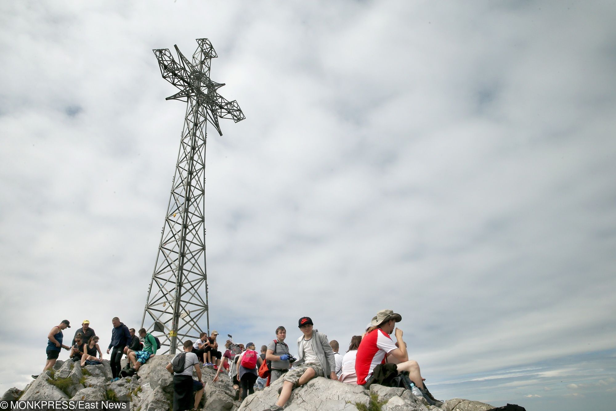 Tatry. Giewont. Spór o krzyż trwa
