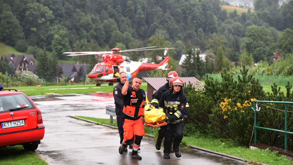 Tatry. Akcja ratownicza TOPR po porażeniu turystów piorunem na Giewoncie