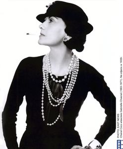 Nazistowska kolaborantka, narkomanka, antysemitka i biseksualistka? Życie Coco Chanel bez tajemnic