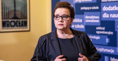 Ile zarabia się w MEN? Resort odpowiedział na interpelację