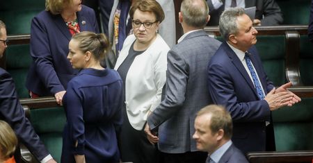 Samotność szefowej MEN. Wróblewski: "Anna Zalewska żegna się z rządem. To smutny obraz" [OPINIA]