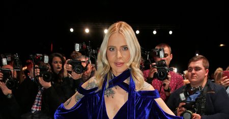 Maja Sablewska: głęboki dekolt, srebrne kozacki i tatuaże. Sexy?
