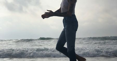 Maja Sablewska szaleje na plaży w Lizbonie. Wyglądała jak miss mokrego podkoszulka