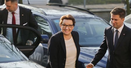 Anna Zalewska jeździ rządową limuzyną, ale pobiera kilometrówkę