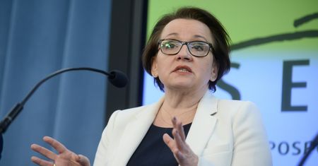 Anna Zalewska przeprosiła za parkowanie "na kopercie " w Sieradzu