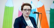 Minister Zalewska zbywa pytania wyborców. Okrzyki z sali: "Uciekajcie, uciekajcie!"