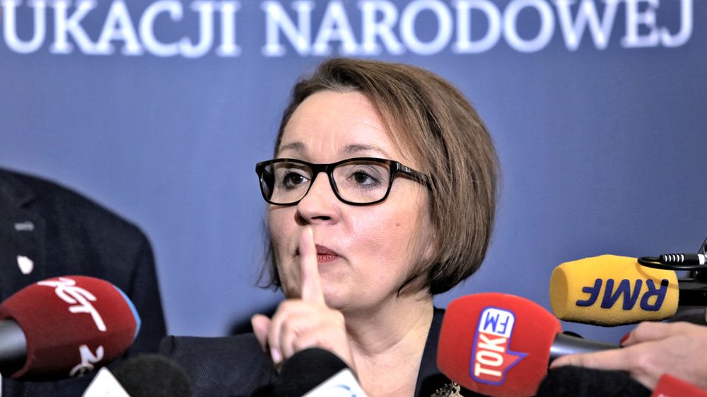 Anna Zalewska ma być przesłuchana w tzw. aferze PCK. Jednym z głównych oskarżonych jest jej były bliski współpracownik.