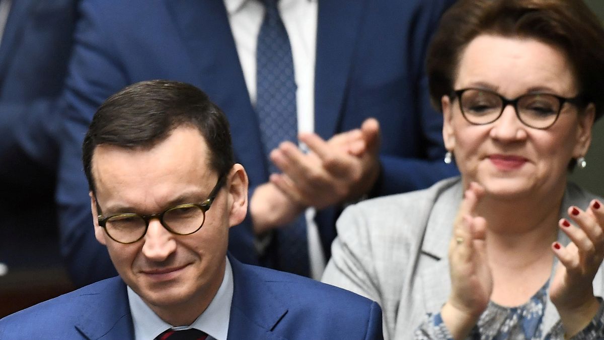 Rząd zmienia prawo oświatowe, by mimo strajku, odbyły się egzaminy maturalne. 