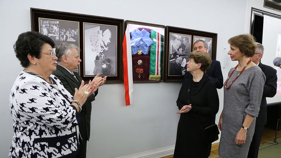 Przekazanie orderów i archiwum Zbigniewa Romaszewskiego przez Zofię Romaszewską i Agnieszkę Romaszewską-Guzy