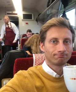 Poseł elekt Franciszek Sterczewski zamiast samolotu wybrał pociąg. "Imponuje mi Greta Thunberg"