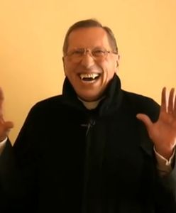 Kiedyś duszpasterz metali, dziś przewodzi kibolom. Kim jest ks. Kneblewski?