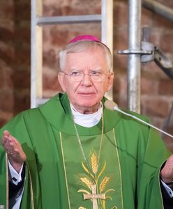 "Brunatna Księga". Znalazł się w niej arcybiskup Marek Jędraszewski