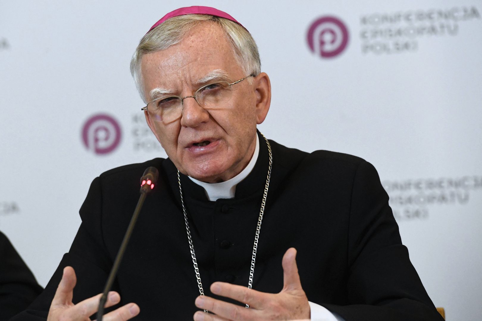 Apb Jędraszewski bronił Kościół przed oskarżeniami