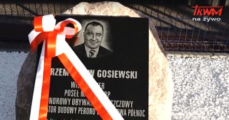 Na stacji we Włoszczowie odsłonięto tablicę. Upamiętnia Przemysława Gosiewskiego