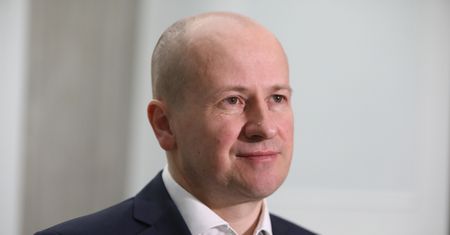 Wybory parlamentarne 2019. Poseł PiS Bartłomiej Wróblewski wykorzystał wizerunek burmistrzów. "Tak się nie robi"