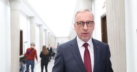 Bogdan Zdrojewski mówił o wieku emerytalnym. PO się od tego odcina