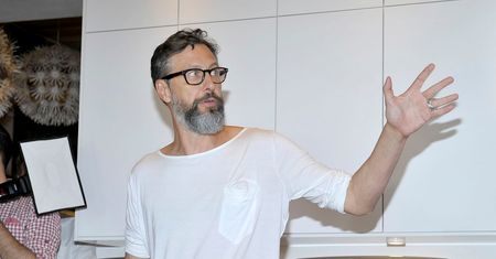 Patryk Jaki przyłapany na kłamstwie? Szymon Majewski wyśmiał dyskusję na jego temat w TVP Info
