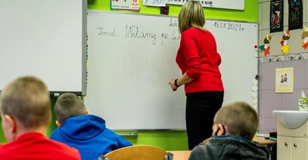 Nowe stawki wynagrodzenia zasadniczego nauczycieli 2022 r