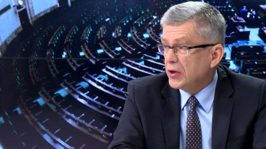 "Witam w gronie senatorów PiS" - napisał Stanisław Karczewski.