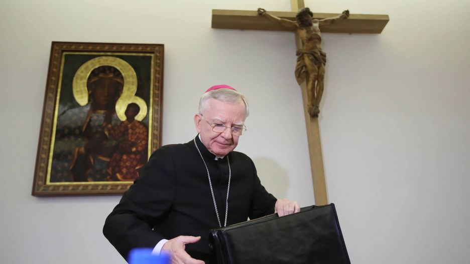 Respondenci krytycznie ocenili wypowiedź abpa Marka Jędraszewskiego o środowisku LGBT.