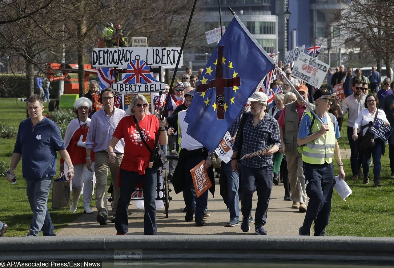 Brytyjski internauta humorystycznie podsumowuje Brexit