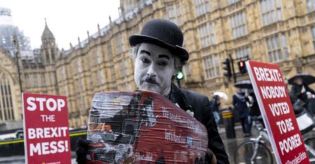 Huśtawka na funcie. Ekonomiści o brexicie: tragikomedia i dramacie w trzech aktach