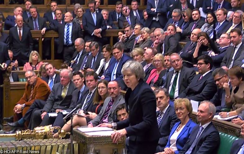 Theresa May poniosła we wtorek spektakularną klęskę w parlamencie. 