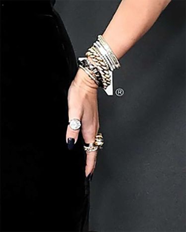Miley Cyrus wybrała srebrną biżuterię
