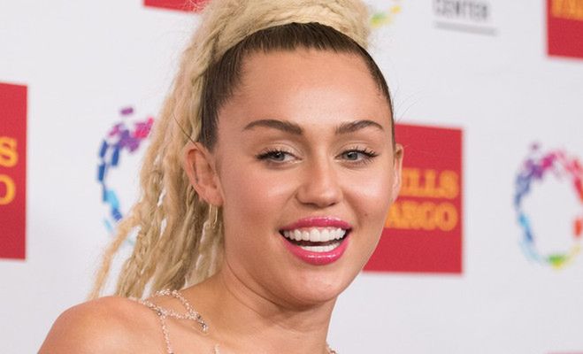 Miley Cyrus i zalotka czyli jak celebrytka straciła rzęsy