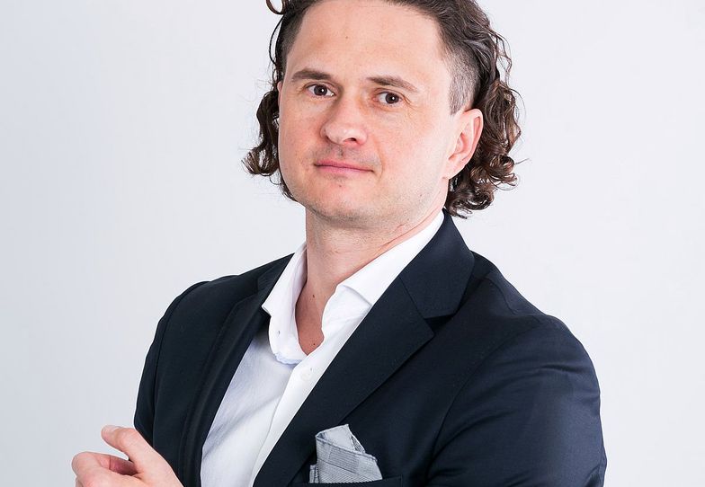 Aleksander Kusz z Totalmoney.pl postawił na edukowanie banków. Tak by być partnerem dla klientów, a nie tylko sprzedawcą kredytów.