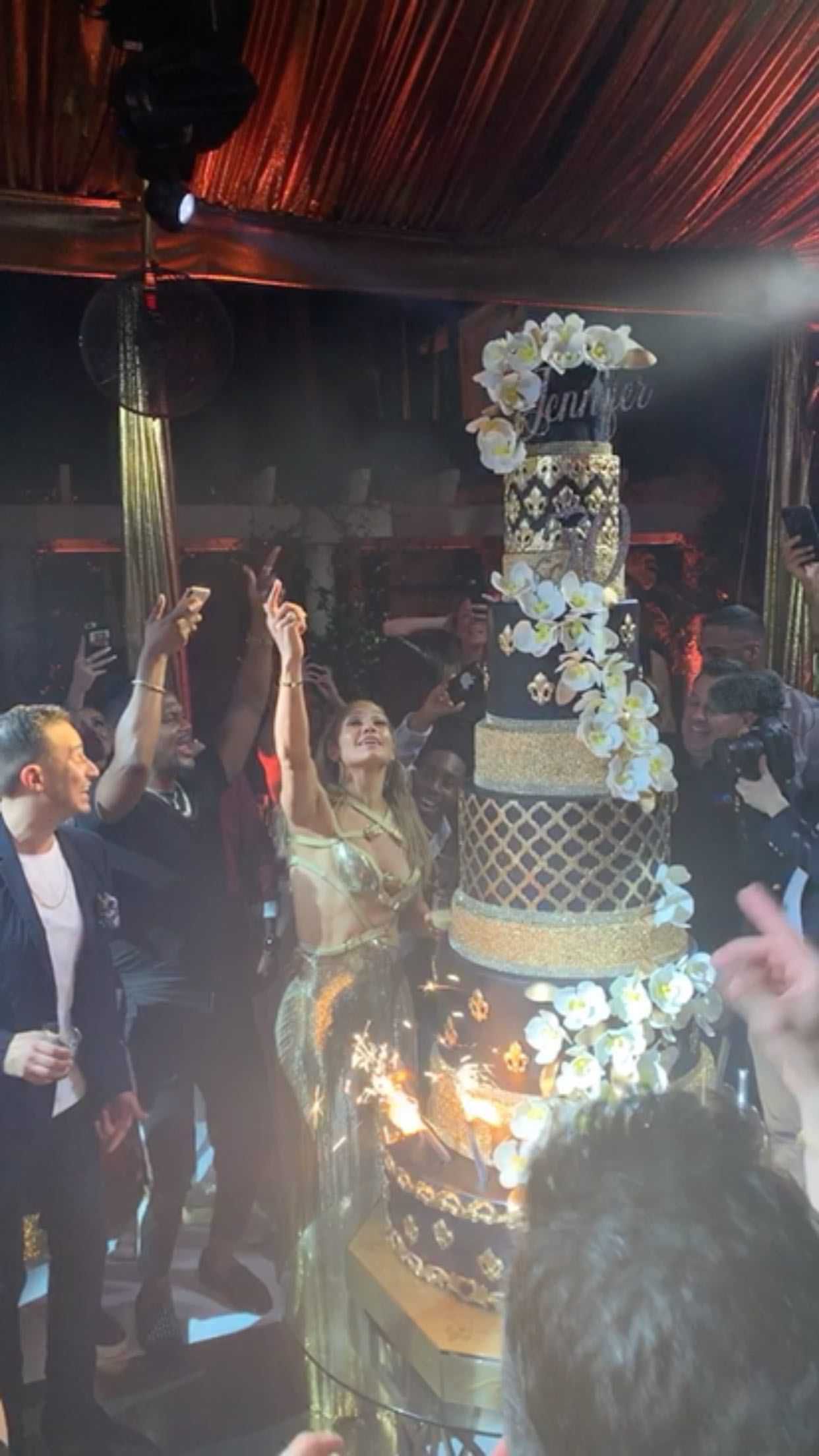 Jennifer Lopez i jej tort urodzinowy
