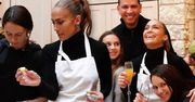 Jennifer Lopez w luksusowej kuchni buszuje z całą rodziną! Ona to dopiero Perfekcyjna pani domu