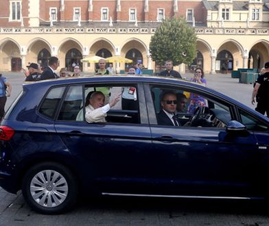 Samochody papieża Franciszka podczas wizyty w Polsce