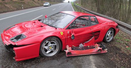 Nie chciał przejechać jeża. Rozbił Ferrari