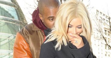 Kanye West przytula Kim Kardashian!