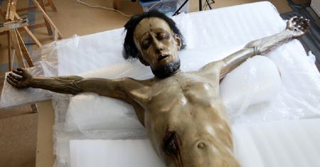 Z Powstania Warszawskiego ocalał tylko Jezus z włosami. Katedra spłonęła