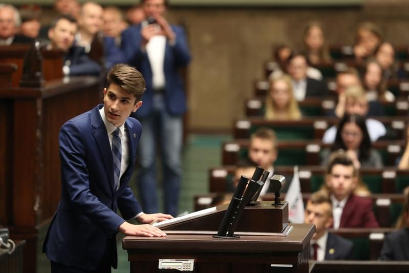 "Unia Europejska zaczyna przypominać Europejską Rzeszę", krzyczały dzieci w Sejmie