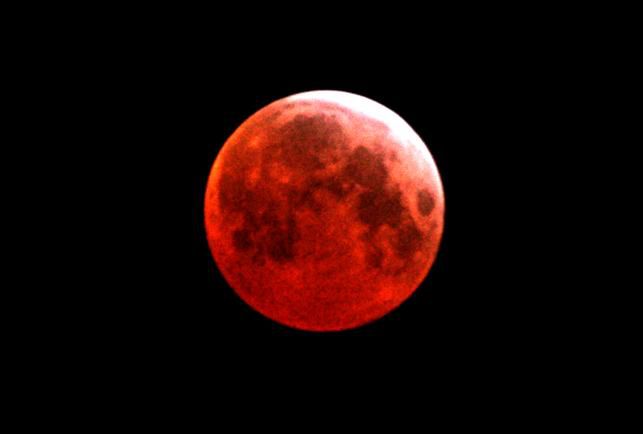 Zbliża się "Krwawy Księżyc". Najdłuższe zaćmienie Księżyca w tym stuleciu