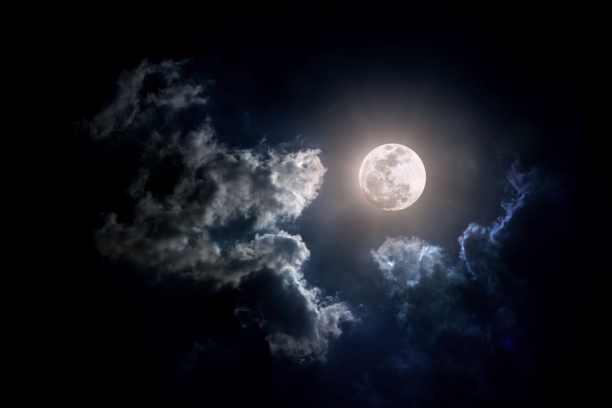 Pełnia Robaczego Księżyca 2019 - sprawdź, kiedy oglądać Księżyc w ostatniej, zimowej pełni
