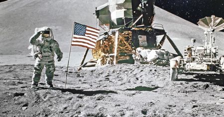 Niebezpieczny składnik Księżyc. Hipoteza naukowców ma skłonić NASA do działania
