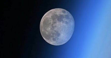 Chińczycy uruchomią "sztuczny Księżyc". Ma oświetlać ciemne ulice w nocy